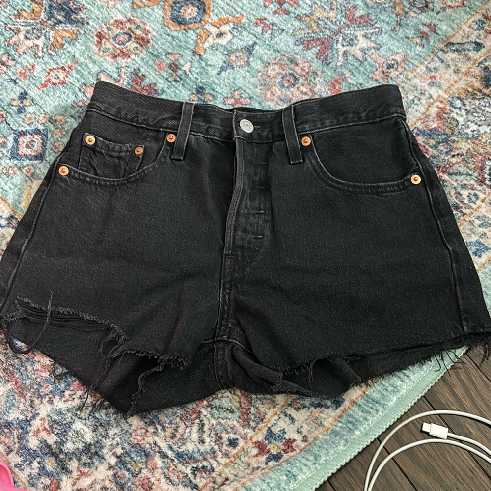 Black 501 Levi Jean shorts